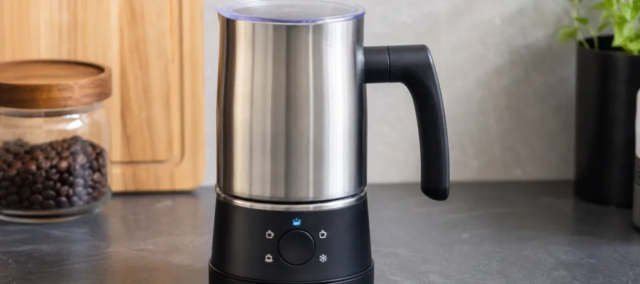 Milchaufschaeumer fuer Heimbaristas: Funktionen fuer Latte Art und Konsistenz