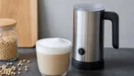 Sojamilch-Latte mit Milchaufschaeumer: stabiler Schaum